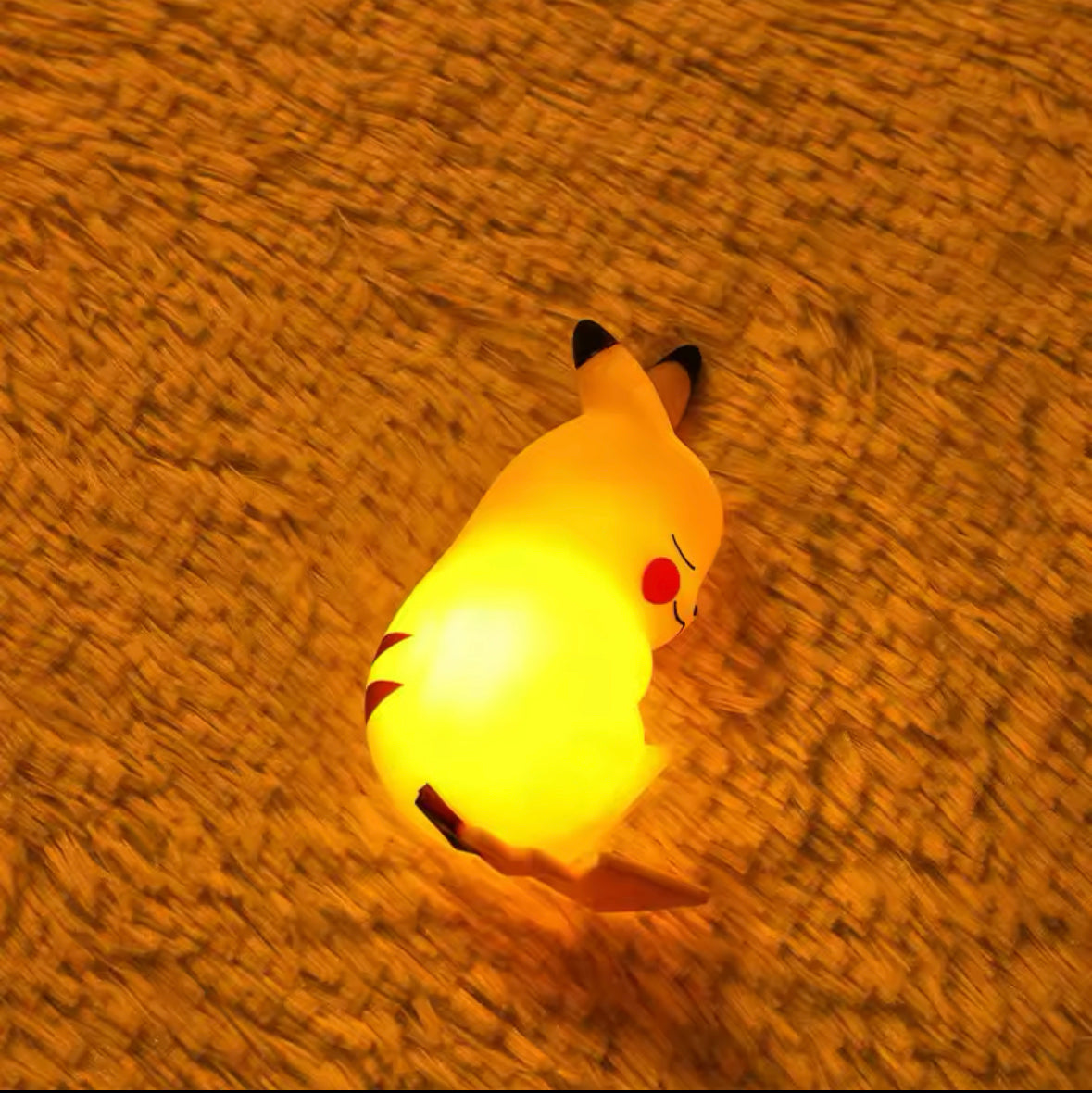 Pokemon Pikachu luz nocturna brillante